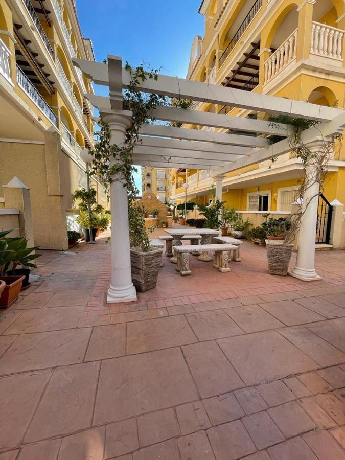 Casa Amarela Guesthouse, Algorfa Esterno foto